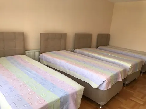 Üç kişilik öğrenci odası