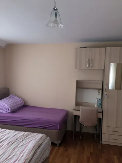 Yatak ve çalışma köşesi